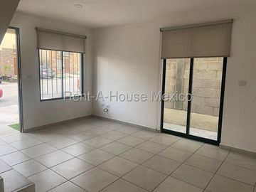 Vive en Capital Sur | Casa con Amenidades y Mantenimiento Incluido RAH234
