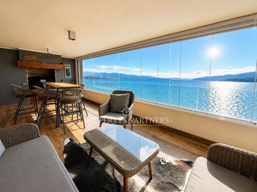 Exclusivo departamento de lujo en primera línea del Lago Villarrica