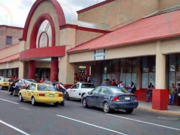 Venta de Local Plaza Comercial en Cuesta Bonita