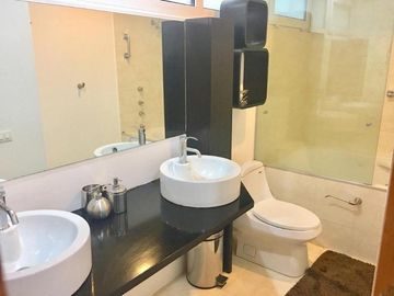 Casa en Renta- Hacienda de las Palmas, Interlomas | Amueblada