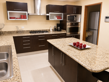 Casa en Renta- Hacienda de las Palmas, Interlomas | Amueblada