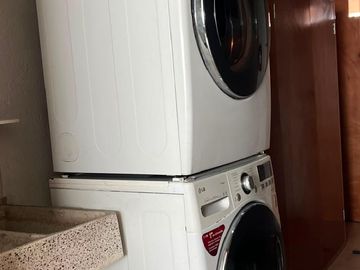 Casa en Renta- Hacienda de las Palmas, Interlomas | Amueblada