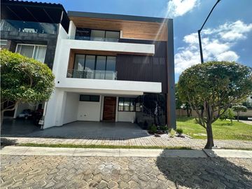Casa en Venta en Parque Chihuahua, Lomas de Angelopolis III
