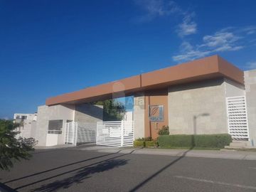 Casa amueblada en renta en Querétaro. Fraccionamiento El Mirador.
