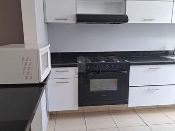 Casa amueblada en renta en Querétaro. Fraccionamiento El Mirador.