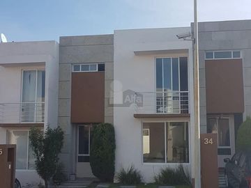 Casa amueblada en renta en Querétaro. Fraccionamiento El Mirador.