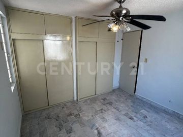 CASA EN VENTA EN COL. LAS PUENTES 14 SECTOR EN SAN NICOLAS DE LOS GARZA