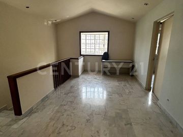 CASA EN VENTA EN COL. LAS PUENTES 14 SECTOR EN SAN NICOLAS DE LOS GARZA
