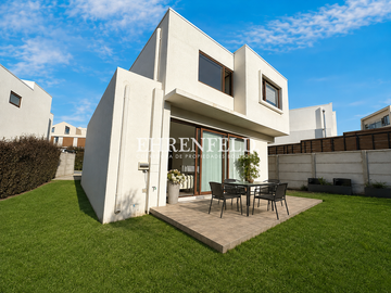 Laderas de Montemar, Concón. Casa con excelente distribución.
