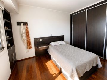 VENTA: Departamento de tres dormitorios con vista al río y amenities en Quinquela Bajo