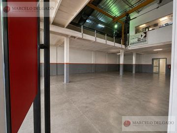 Depósito - Galpón  de 766 m2 en Parque Chacabuco - VENTA / ALQUILER