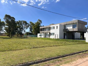 Barrio Don Guido 139 y 509, lotes en venta 655m2