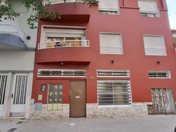 DEPARTAMENTO 4 AMBIENTES CON BALCÓN!!