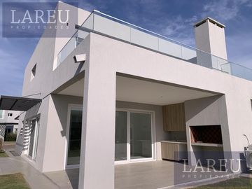 Town House Alquiler. La Calesa, Pilará.