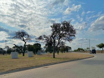 Siete Soles ALQARIAS 3 - Terreno 600m2, Central, fondo espacio verde!