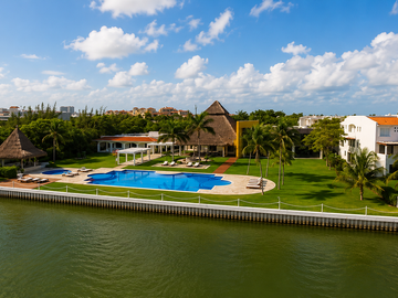 Venta de Departamento Amueblado en Isla Dorada, Cancún