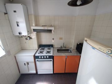 Venta de Depto 2 amb en Flores! Super luminoso y calido!!