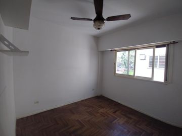Venta de Depto 2 amb en Flores! Super luminoso y calido!!