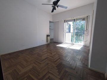 Venta de Depto 2 amb en Flores! Super luminoso y calido!!