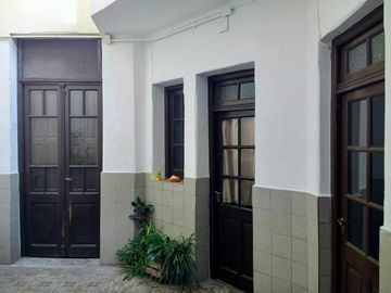 Casa amplia en esquina, multiples usos
