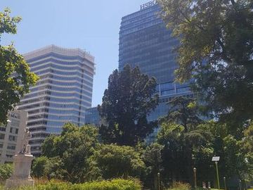 Oficina en excelente estado con vista a Plaza Roma