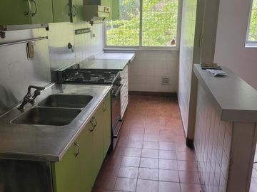 Departamento. 3 ambientes amplios. Luminoso. Bajo Belgrano.