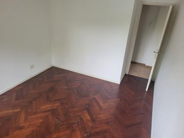 Departamento. 3 ambientes amplios. Luminoso. Bajo Belgrano.