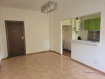 Departamento. 3 ambientes amplios. Luminoso. Bajo Belgrano.