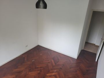 Departamento. 3 ambientes amplios. Luminoso. Bajo Belgrano.