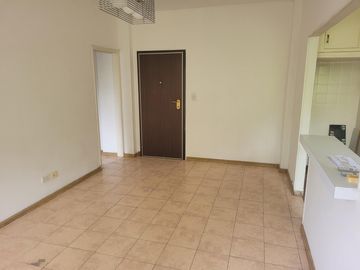 Departamento. 3 ambientes amplios. Luminoso. Bajo Belgrano.