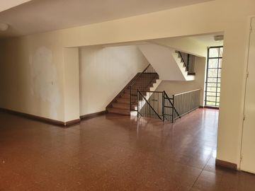 Departamento. 3 ambientes amplios. Luminoso. Bajo Belgrano.