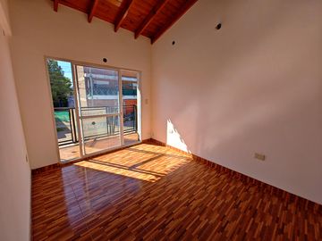 Duplex al frente de 3 ambientes en G. Catan