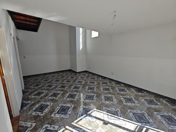 Duplex al frente de 3 ambientes en G. Catan