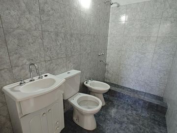 Duplex al frente de 3 ambientes en G. Catan