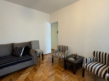 Departamento de 2 ambientes AMOBLADO en Villa Urquiza, plena zona comercial!