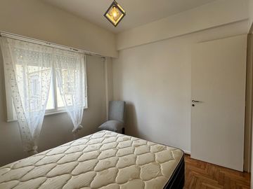 Departamento de 2 ambientes AMOBLADO en Villa Urquiza, plena zona comercial!