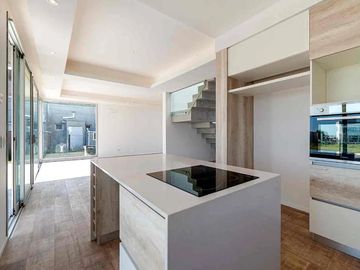 VENTA CASA SAN SEBASTIAN AREA 10 PILAR 5 AMBIENTES