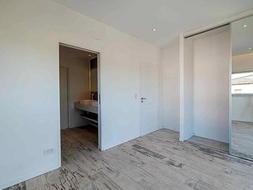 VENTA CASA SAN SEBASTIAN AREA 10 PILAR 5 AMBIENTES
