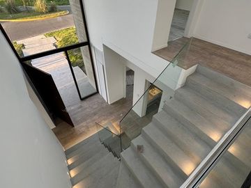 VENTA CASA SAN SEBASTIAN AREA 10 PILAR 5 AMBIENTES