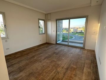 VENTA CASA SAN SEBASTIAN AREA 10 PILAR 5 AMBIENTES