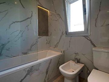 VENTA CASA SAN SEBASTIAN AREA 10 PILAR 5 AMBIENTES