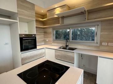 VENTA CASA SAN SEBASTIAN AREA 10 PILAR 5 AMBIENTES