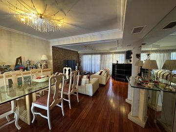 Venta de Casa en Villa Lugano Zona Marista - 4 dormitorios - quincho con pileta
