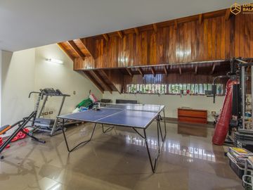 Venta de Casa en Villa Lugano Zona Marista - 4 dormitorios - quincho con pileta