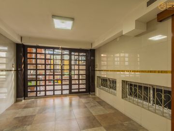 Venta de Casa en Villa Lugano Zona Marista - 4 dormitorios - quincho con pileta