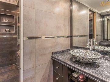 Venta de Casa en Villa Lugano Zona Marista - 4 dormitorios - quincho con pileta