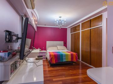 Venta de Casa en Villa Lugano Zona Marista - 4 dormitorios - quincho con pileta