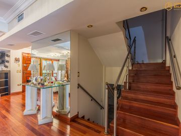 Venta de Casa en Villa Lugano Zona Marista - 4 dormitorios - quincho con pileta
