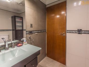 Venta de Casa en Villa Lugano Zona Marista - 4 dormitorios - quincho con pileta
