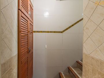 Venta de Casa en Villa Lugano Zona Marista - 4 dormitorios - quincho con pileta